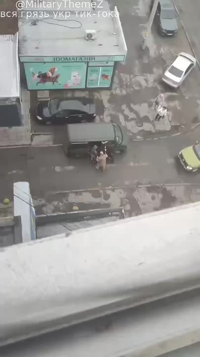 Днепропетровск. Manhunt продолжается. Мужик борется до последнего, но у него нет шансов - душегубов слишком много. Теперь его ожидают увлекательное путешествие в Сумскую область, где ему предстоит встретиться с разъярёнными...