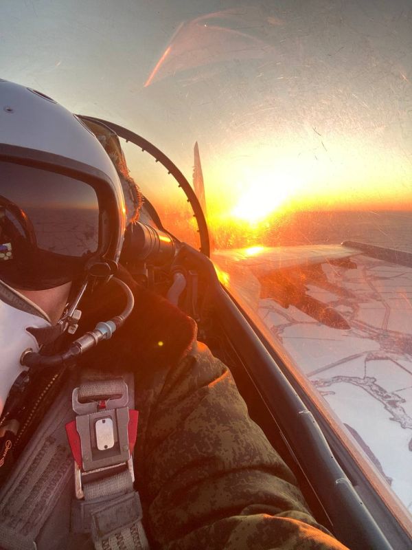  :     F-16   