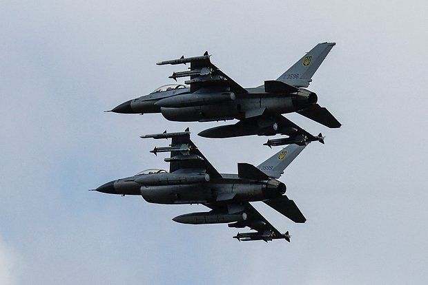   F-16     