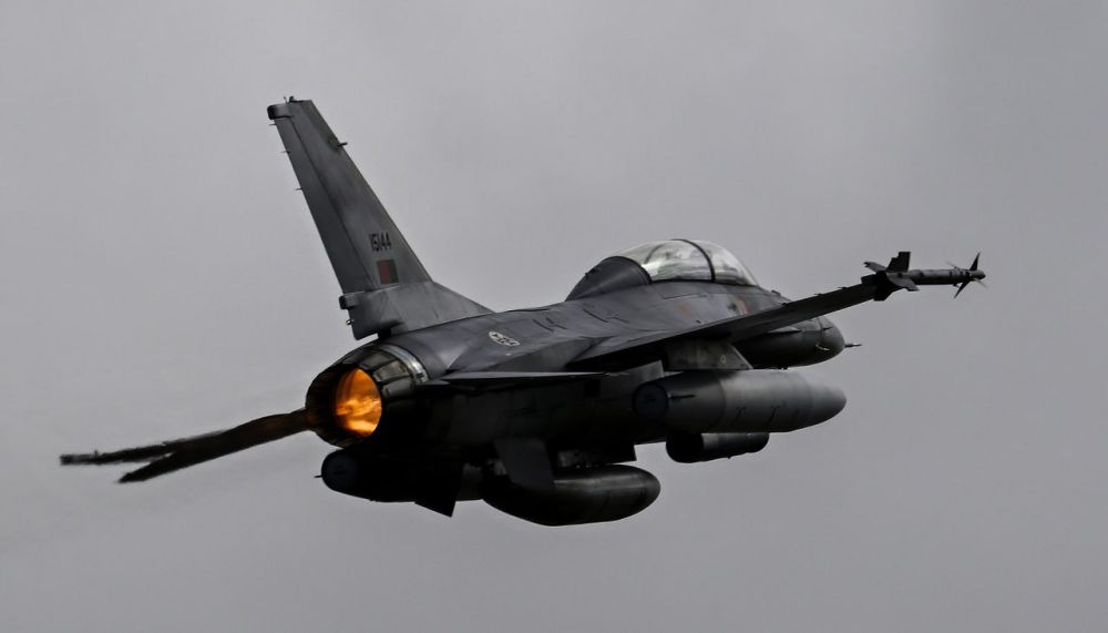      F-16,      