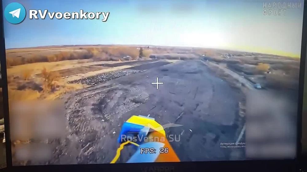 Прилет дрона на оптоволокне в всушный броневик в Сумской области