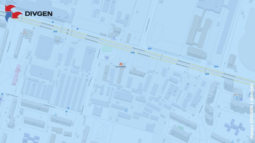 Сообщают, что в ходе ночного ракетного обстрела Киева был нанесен удар по зданию Дарницкого ТЦК