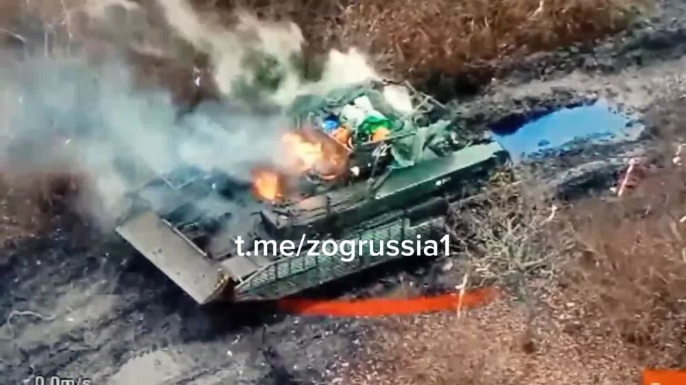 Уничтожение FPV-дронами на оптоволокне вражеской БРЭМ-1 около села Турья в приграничье Сумской области