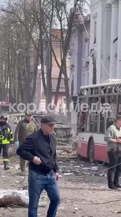 Предварительно, в Сумах удар нанесен по месту проведения церемонии награждения украинских боевиков, которые ранее «отличились» в ходе боевых действий в Курской области