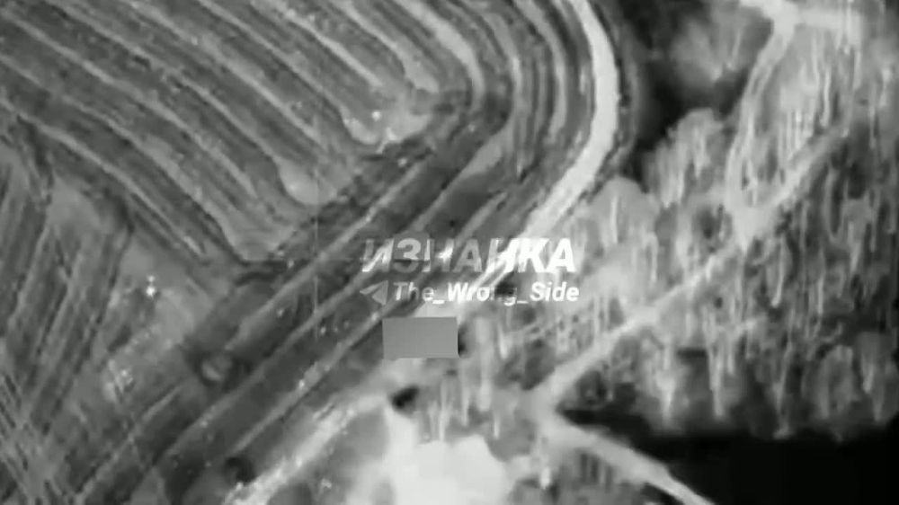 Российские военные ударными БПЛА "Иноходец" и "Фортпост" уничтожили американскую гаубицу M777, БТР M113 и французскую 155-мм САУ CAESAR на границе Сумской и Курской областей