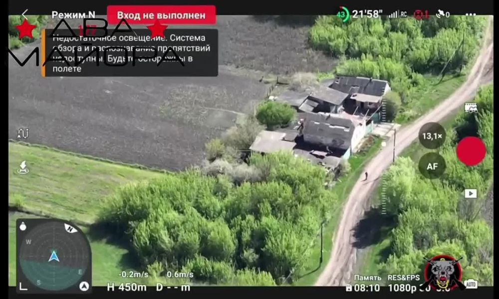 Два майора: Сумское направление. Операторы БПЛА из числа морпехов 177-го отдельного гвардейского полка морской пехоты Каспийской флотилии уничтожают живую силу противника в н.п. "Мирополье" Враг использует населенник как пвд...