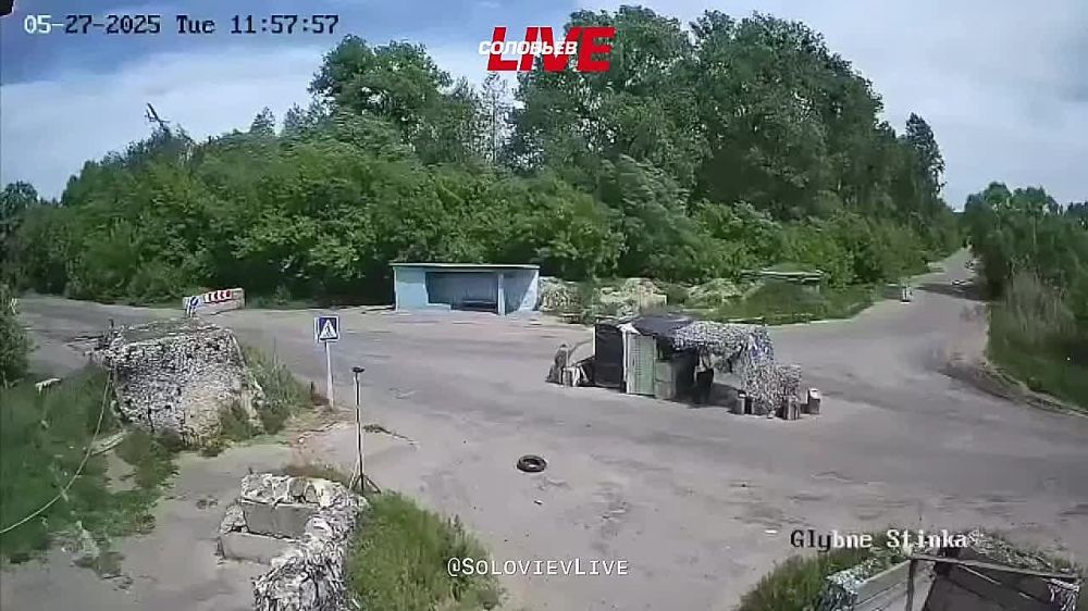 БПЛА «Ланцет» Вооружённых сил Российской Федерации разнёс в щепки вражеский блокпост в Сумской области вместе с боевиками ВСУ