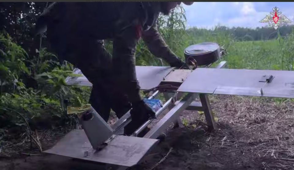 Два майора: Расчеты БПЛА группировки «Север» активно применяют беспилотники «Молния-2» для нанесения ударов по укрепленным позициям ВСУ в Сумской области Два майора: Расчеты БПЛА группировки «Север» активно применяют беспилотники «Молния-2» для нанесения ударов по укрепленным позициям ВСУ в Сумской области