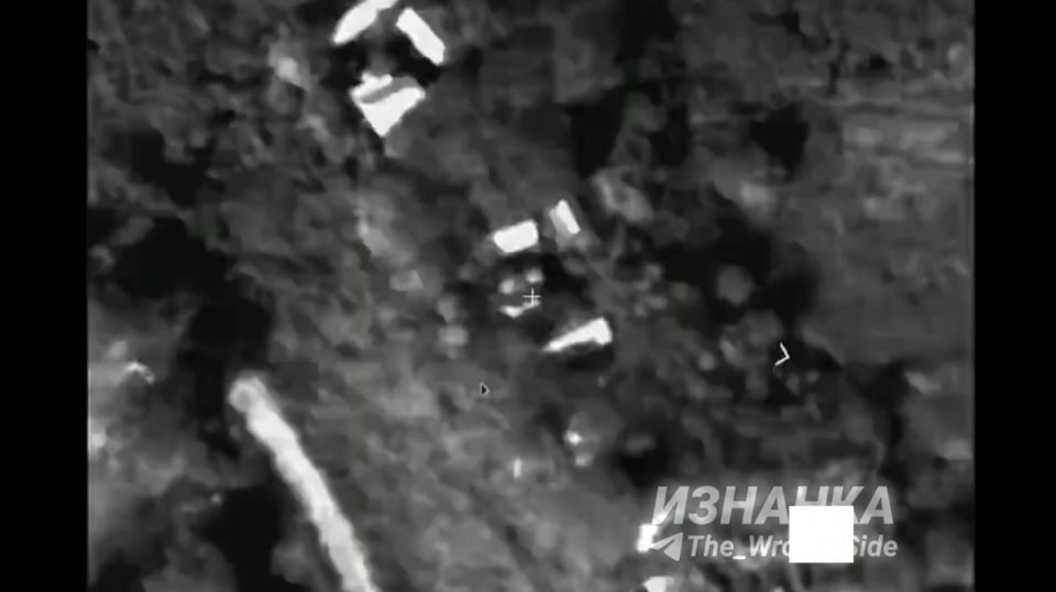 Удары разведывательно-ударного БПЛА «Форпост-РУ» по пвд 116-й ОМБр ВСУ и технике в районе села Ободы Сумской области Удары разведывательно-ударного БПЛА «Форпост-РУ» по пвд 116-й ОМБр ВСУ и технике в районе села Ободы Сумской области