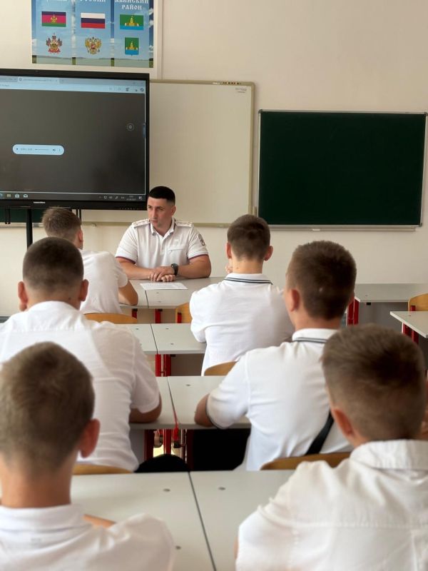 Транспортные полицейские в День знаний провели познавательные беседы для школьников Транспортные полицейские в День знаний провели познавательные беседы для школьников