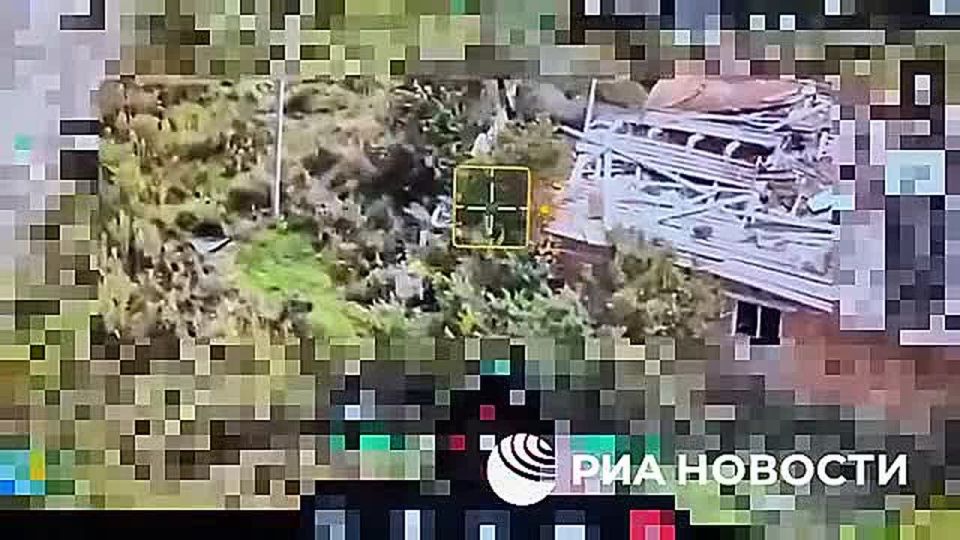 Группа украинских боевиков уничтожена штурмовиками и операторами ударных и разведывательных БПЛА группировки войск «Север» в Сумской области, сообщил РИА Новости офицер группировки с позывным «Ветер»