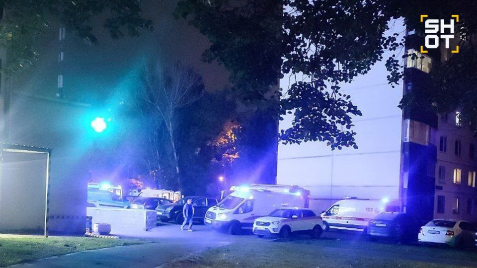 Сильный пожар произошёл в многоэтажке на юге Москвы