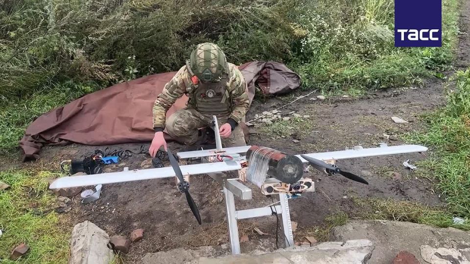 Военнослужащие расчета беспилотника "Молния-2" Тульского гвардейского воздушно-десантного соединения поразили пункт временной дислокации ВСУ в Сумской области