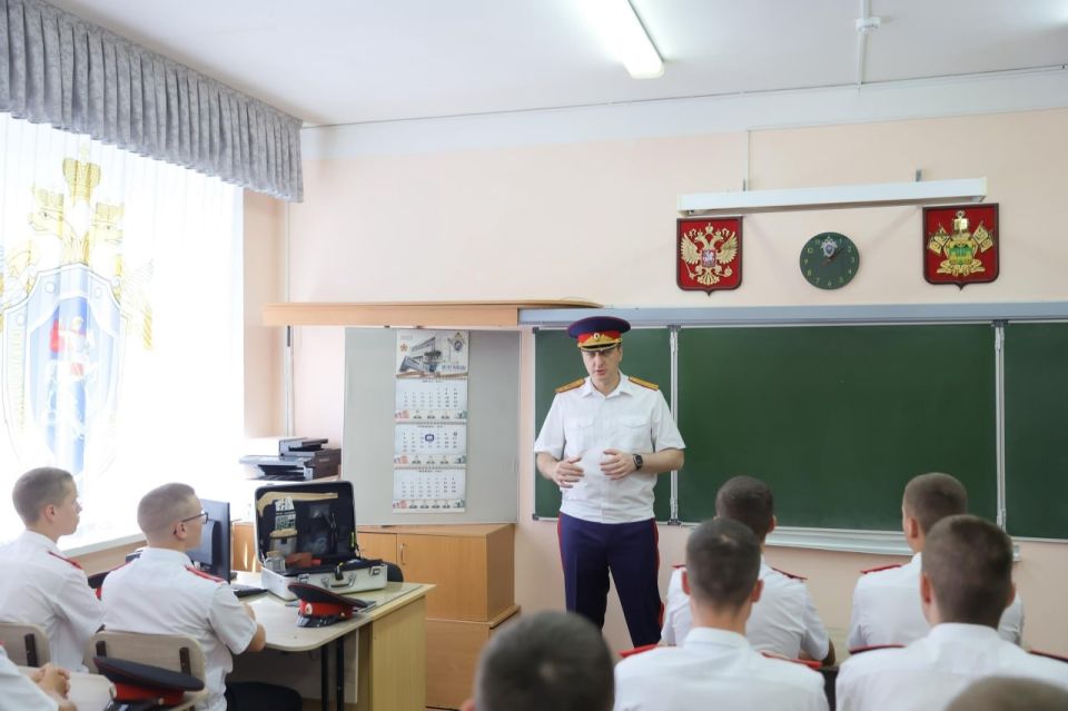 Руководитель СУ СК России по Краснодарскому краю торжественно открыл класс криминалистики в Курганинском казачьем кадетском корпусе Руководитель СУ СК России по Краснодарскому краю торжественно открыл класс криминалистики в Курганинском казачьем кадетском корпусе