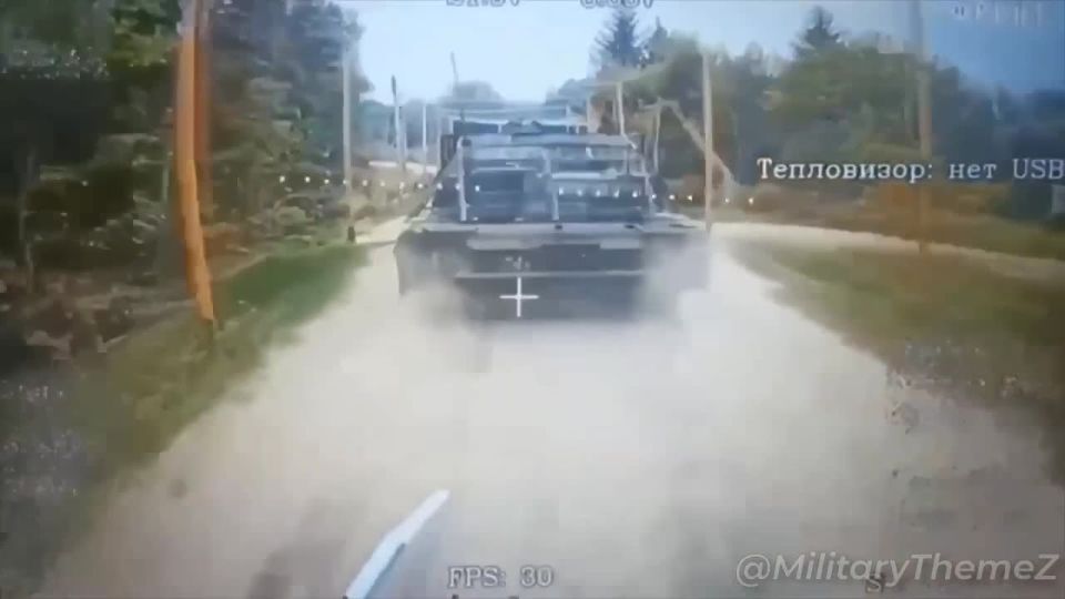 Поражение оптоволоконным FPV-дроном на танка M1A1 Abrams 47-й бригады ВСУ, в приграничье Сумской области