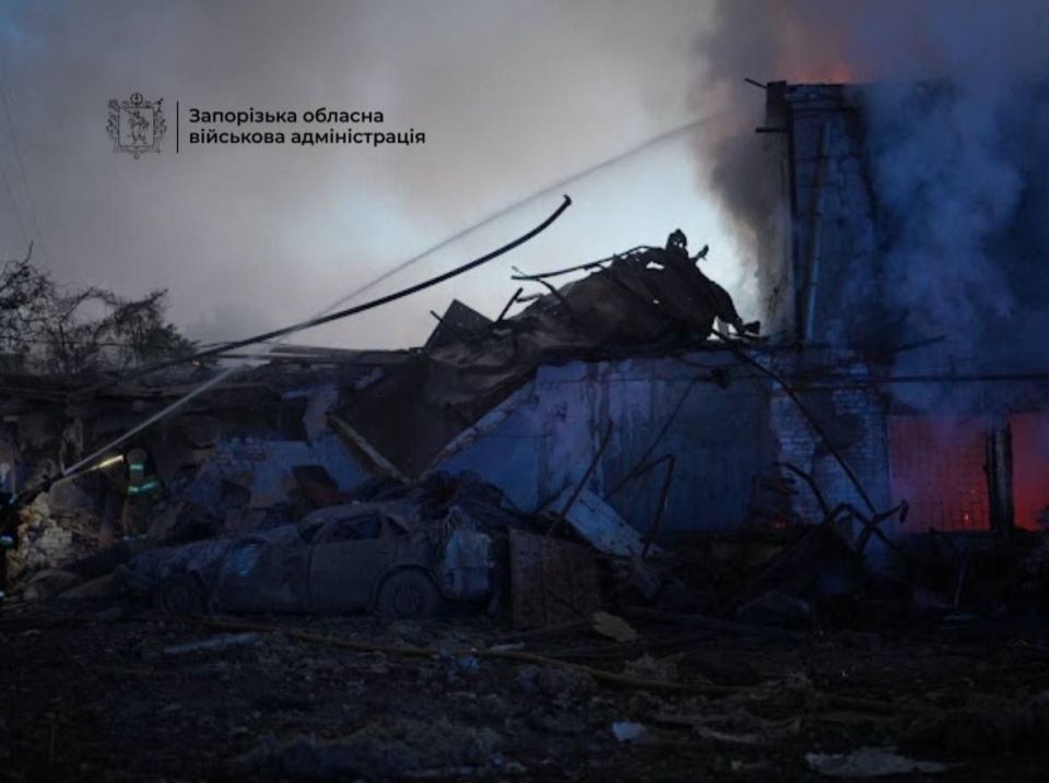 Мониторинговые службы сообщают, что Вооруженные силы России нанесли мощные удары «Геранями» и корректируемыми авиабомбами по военным объектам укронацистов, в том числе по киевскому аэродрому Борисполь, где, по сообщениям... Мониторинговые службы сообщают, что Вооруженные силы России нанесли мощные удары «Геранями» и корректируемыми авиабомбами по военным объектам укронацистов, в том числе по киевскому аэродрому Борисполь, где, по сообщениям...