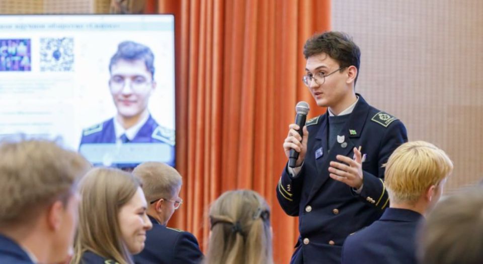 Наука стала трендом: студенческие научные объединения (СНО) Санкт-Петребургского Горного университета предоставляют студентам возможность делать первые шаги в науке, заниматься ее популяризацией, публиковать статьи и... Наука стала трендом: студенческие научные объединения (СНО) Санкт-Петребургского Горного университета предоставляют студентам возможность делать первые шаги в науке, заниматься ее популяризацией, публиковать статьи и...