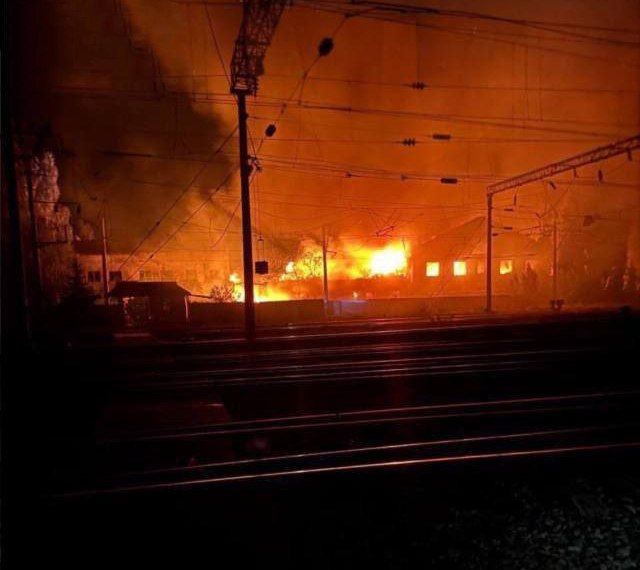 WarGonzo: Удары ВС РФ – железная дорога под Киевом и порт Одессы охватили пожары WarGonzo: Удары ВС РФ – железная дорога под Киевом и порт Одессы охватили пожары