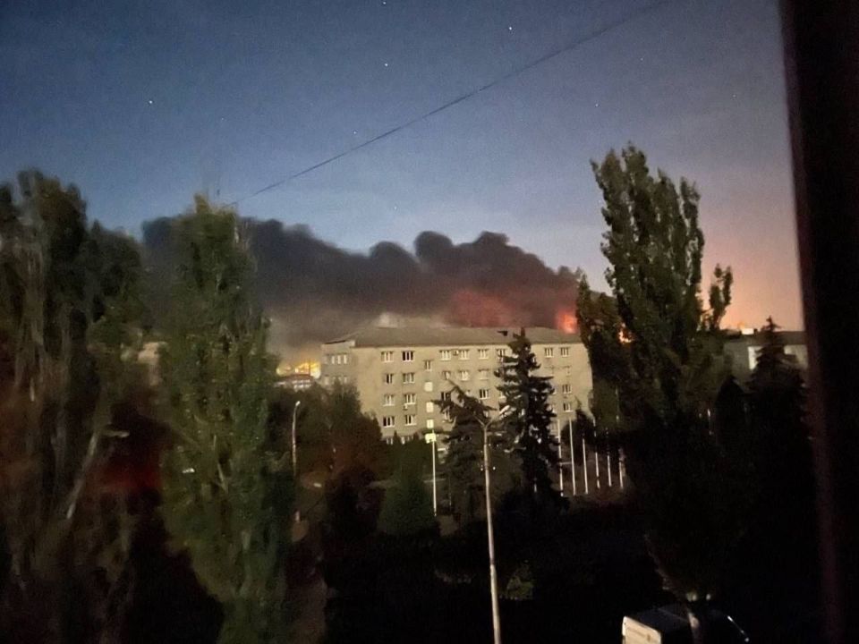 Огромный пожар на ТЭЦ: после удара баллистикой свет начал пропадать в Славянске, Дружковке и Краматорске