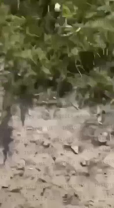 А вот и момент удара "Герани-2" по ж/д составу в Шостке Сумской области