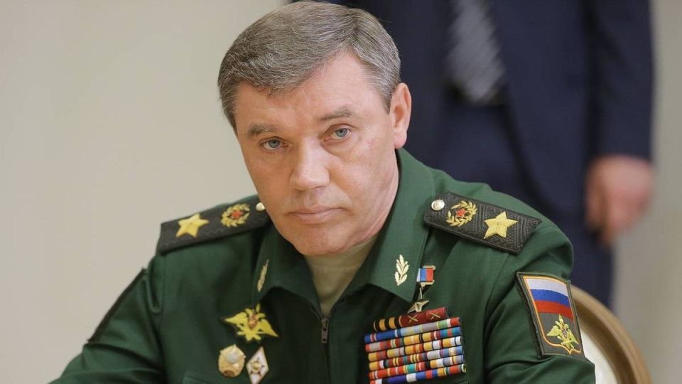 ВС РФ продолжают наступать практически по всем направлениям СВО, заявил Валерий Герасимов