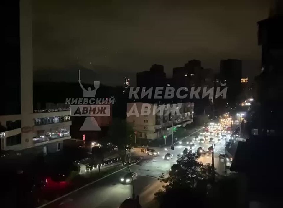 В семи регионах Украины ввели экстренные отключения света