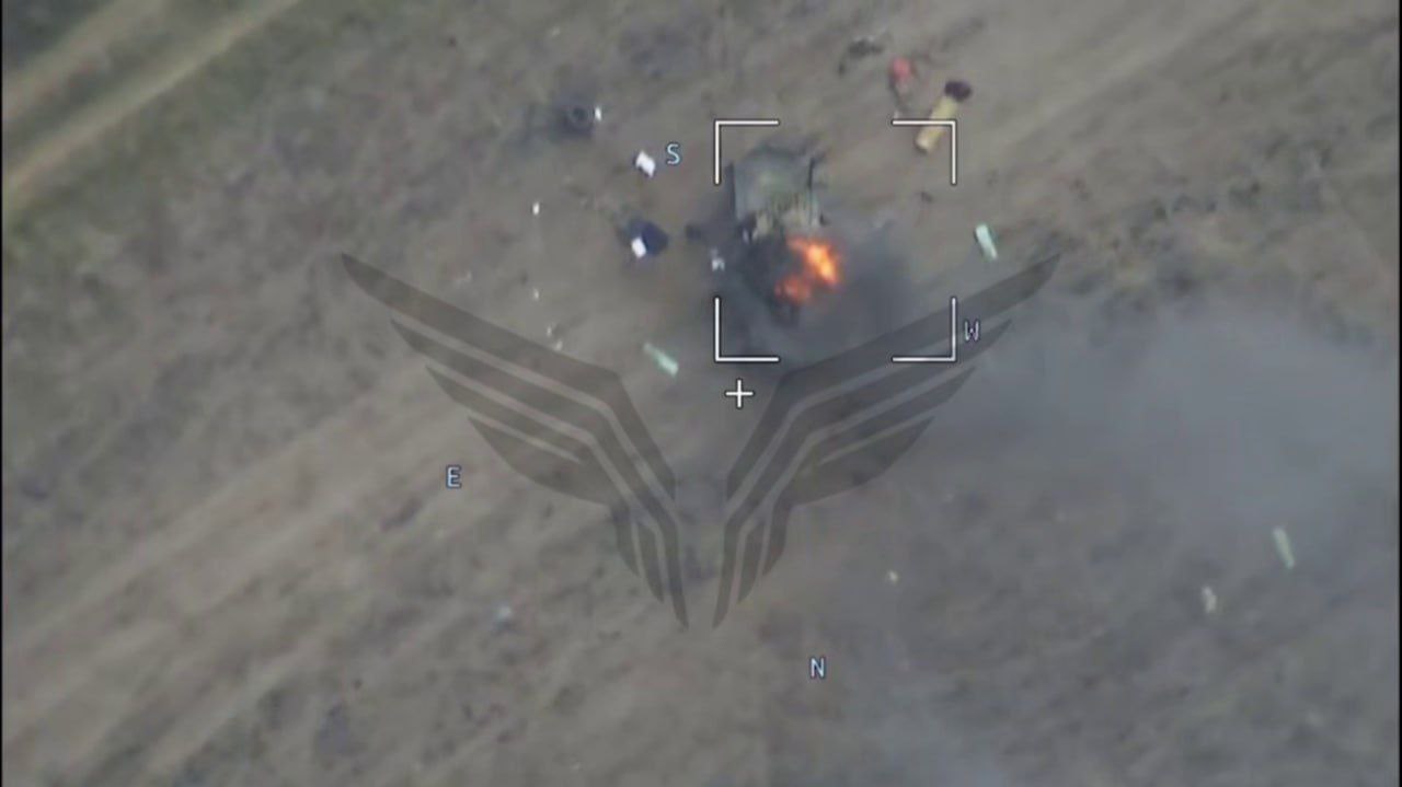 Российские военные из центра "Рубикон" обнаружили и с помощью барражирующего боеприпаса "Ланцет" уничтожили самодельную зенитную пулемётную установку ВСУ на шасси французского армейского внедорожника Peugeot P4 Российские военные из центра "Рубикон" обнаружили и с помощью барражирующего боеприпаса "Ланцет" уничтожили самодельную зенитную пулемётную установку ВСУ на шасси французского армейского внедорожника Peugeot P4