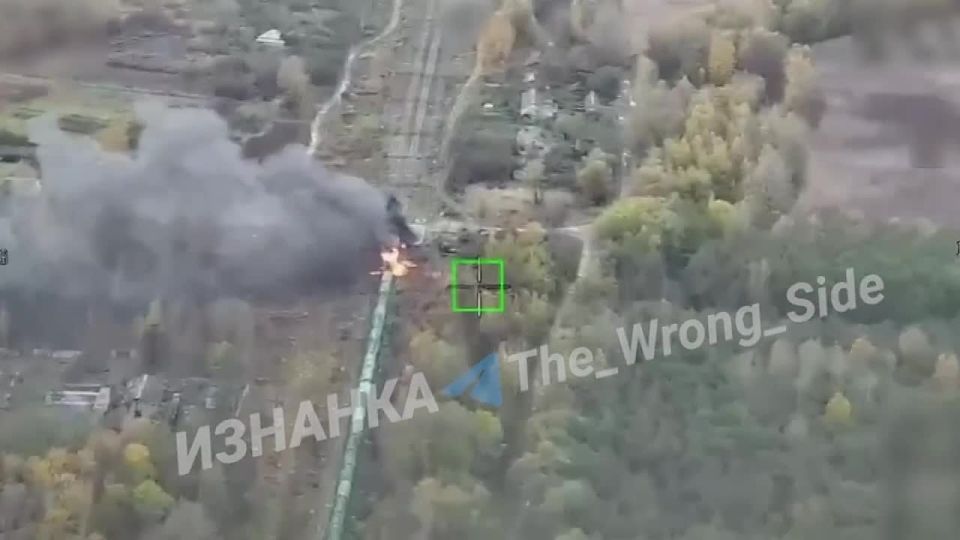 Результат нанесения удара "Геранями" по локомотиву, перевозящему топливо в Сумской области