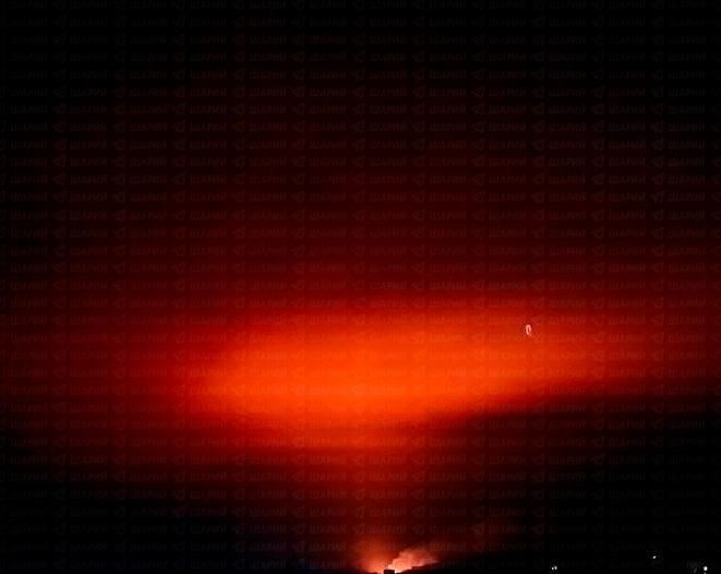 Кадры крупного огненного шара опубликовали ночью в сетях, утверждая, что это – последствия удара ВС РФ по целям в Сумской области