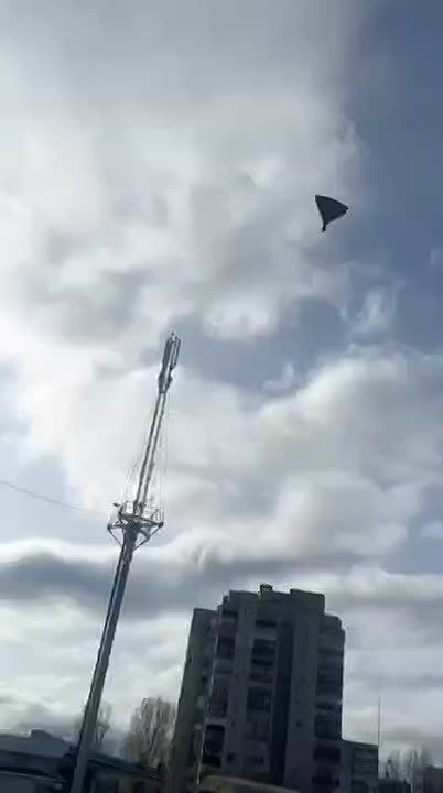 Заправка в Сумах взорвалась после падения на нее российского барражирующего боеприпаса, сообщают в местных Telegram-каналах