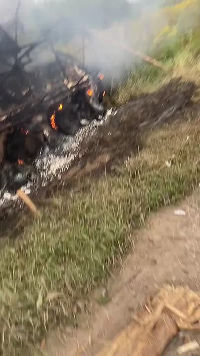 Сгоревший БТР M1126 Stryker с массивным антидроновым мангалом