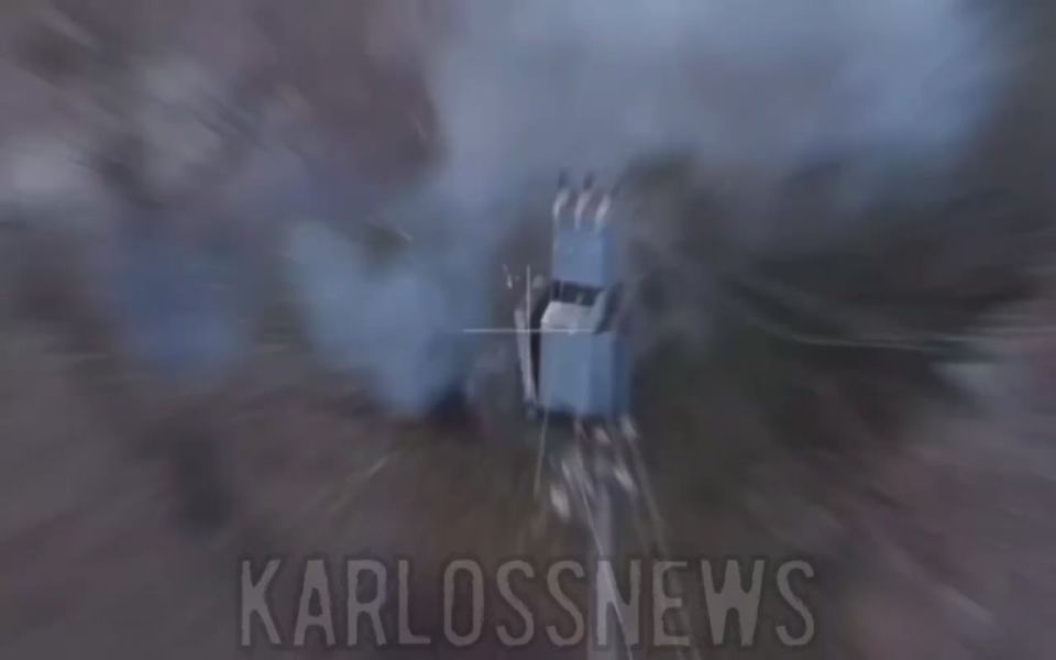 Малыш на связи. Вовремя не оплатили за электричество, пришлось вмешаться Совместно с FPV-расчётом отряда «Салют» СпН «Ахмат» МО РФ вывели из строя несколько трансформаторов