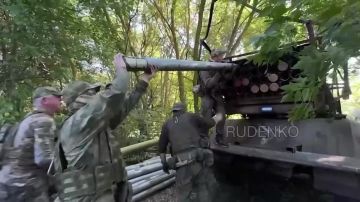 Андрей Руденко: Артиллеристы 30-го мотострелкового полка с БПЛА уничтожают позиции и склады ВСУ в Сумской области