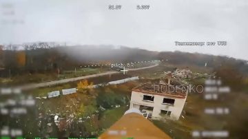 Андрей Руденко: В ходе боевой работы расчеты ударных FPV-дронов на оптоволокне группировки войск «Север» организовали засады на маршрутах передвижения подразделений ВСУ в зоне проведения специальной военной операции в...