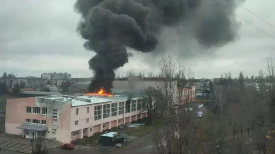 Кадры вчерашних прилетов по спорткомплексу «Свема» в Шостке Сумской области