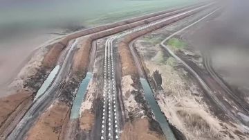 Минобороны Украины опубликовало кадры оборонительных укреплений ВСУ, которые сейчас строят "по всей линии фронта"