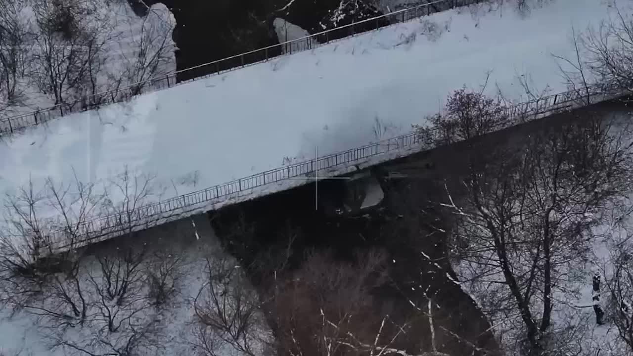 Оптоволоконщики ГВ "Север" уничтожили заминированный мост точечным ударом в Сумской области