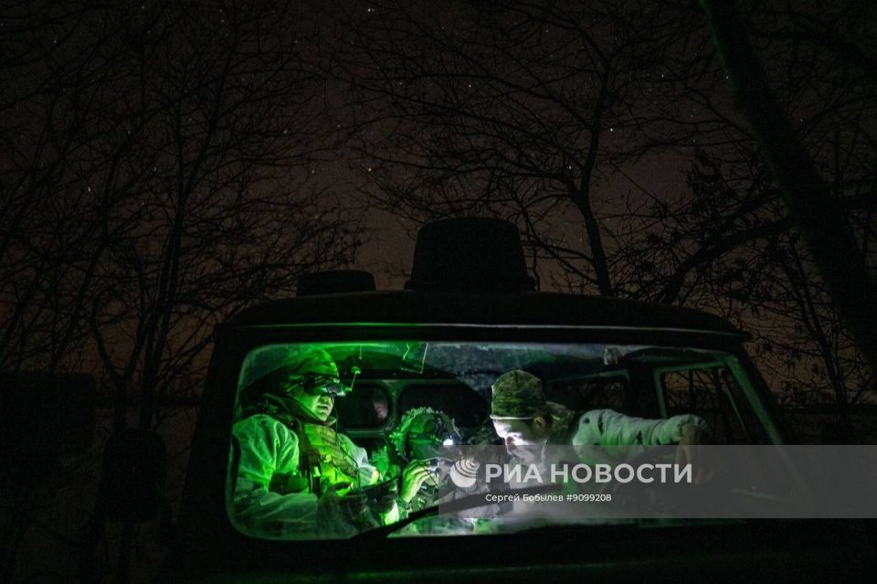 Кадры боевой работы расчёта FPV-дронов самолётного типа «Молния-2» батальонной тактической группы «Каштана» спецназа «АХМАТ» МО РФ на Сумском направлении Кадры боевой работы расчёта FPV-дронов самолётного типа «Молния-2» батальонной тактической группы «Каштана» спецназа «АХМАТ» МО РФ на Сумском направлении