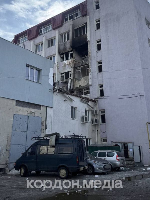 В Сумах дрон поразил ресторан "Сан-Ремо" В Сумах дрон поразил ресторан "Сан-Ремо"