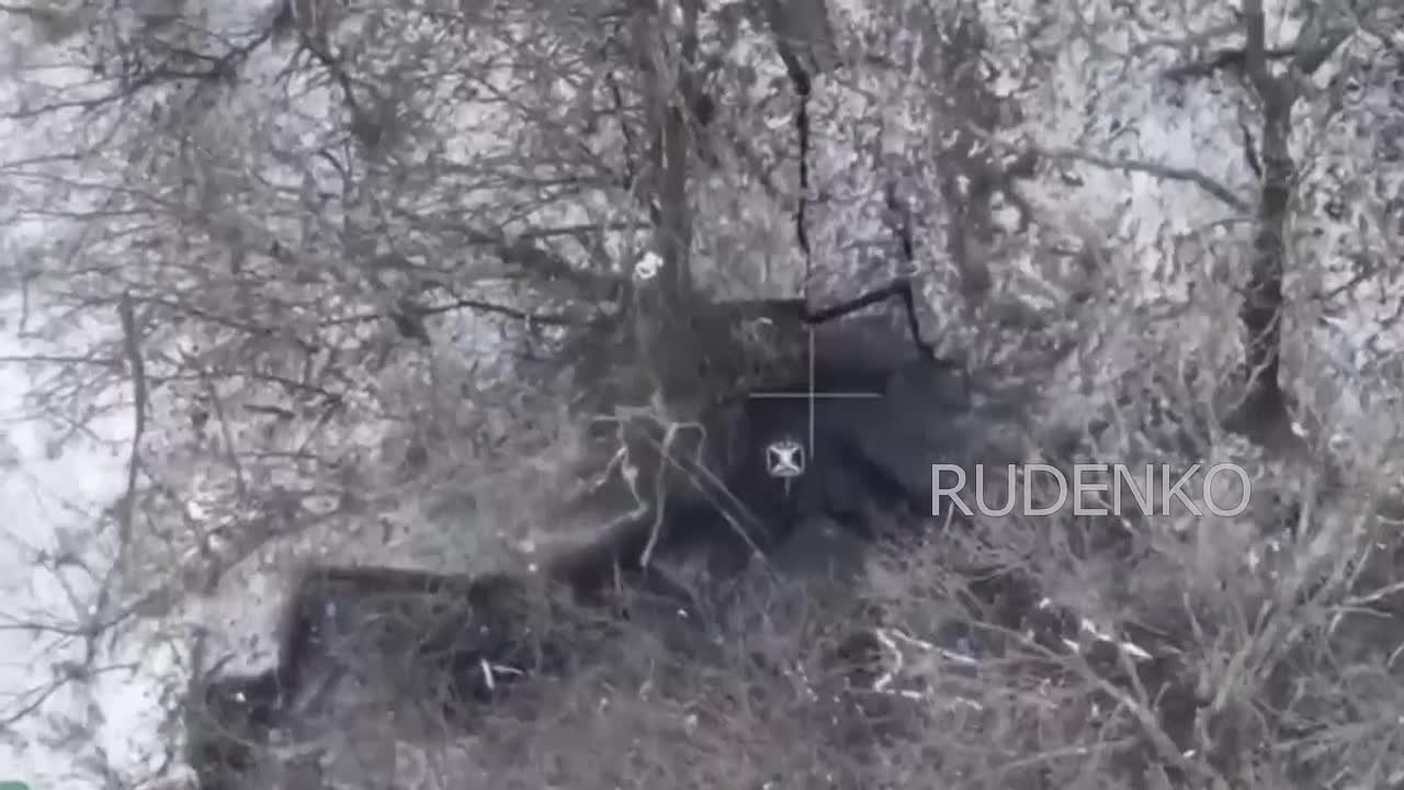 Андрей Руденко: Расчёты ударных дронов войск беспилотных систем в составе группировки войск «Север» уничтожили тяжёлые боевые квадрокоптеры R-18, замаскированные укрытия, блиндажи и живую силу подразделений ВСУ в зоне...