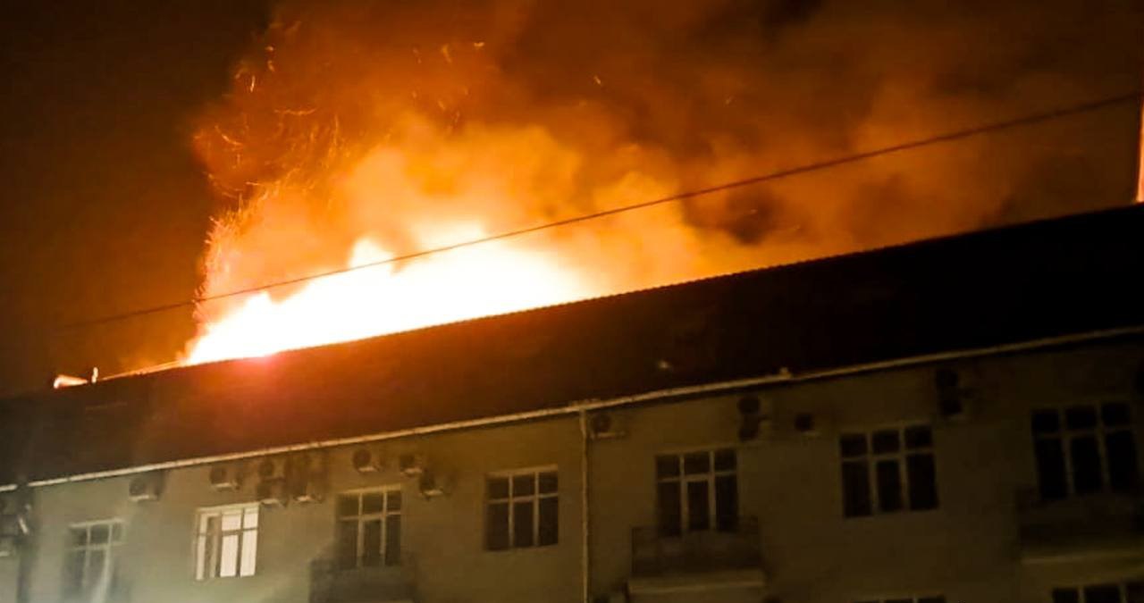 В Сумах ночью поражена гостиница, где квартировались иностранные наемники В Сумах ночью поражена гостиница, где квартировались иностранные наемники