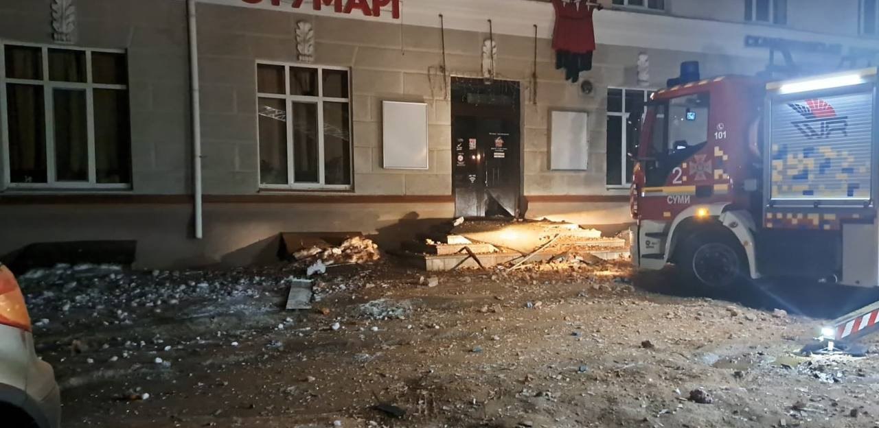 В Сумах ночью поражена гостиница, где квартировались иностранные наемники В Сумах ночью поражена гостиница, где квартировались иностранные наемники