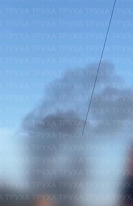 На месте ударов беспилотников в Сумах поднимается дым