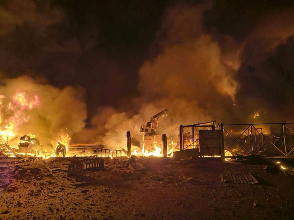 В течение ночи был нанесен комбинированный удар по территории противника