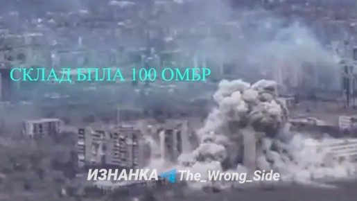 На кадрах удар по ПВД 105 обр ТерО ВСУ ФАБами-500 в районе н.п. Великая Писаревка Сумской области и складу БпЛА 100 омбр ВСУ ФАБом-3000 в г. Константиновка