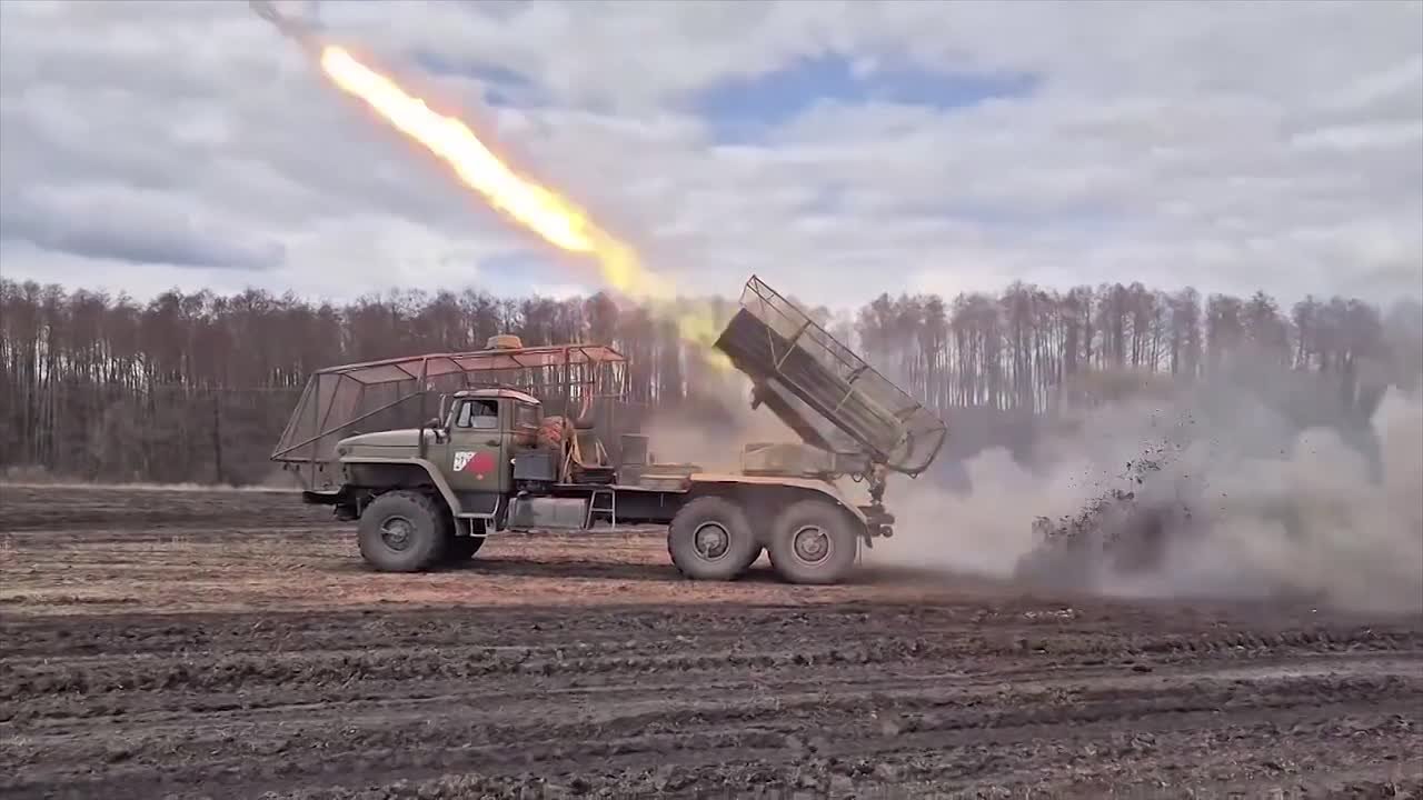 Расчёт РСЗО «Град» уничтожил скопление пехоты ВСУ в лесном массиве в Сумской области