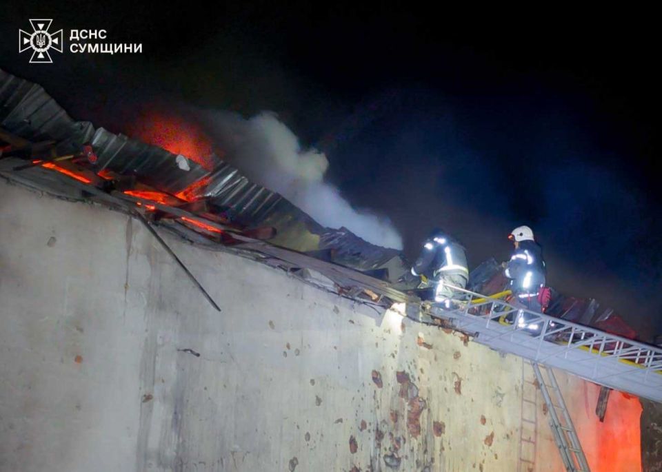 Последствия ударов БПЛА по складским помещениям в районе Шостки Сумской области Последствия ударов БПЛА по складским помещениям в районе Шостки Сумской области