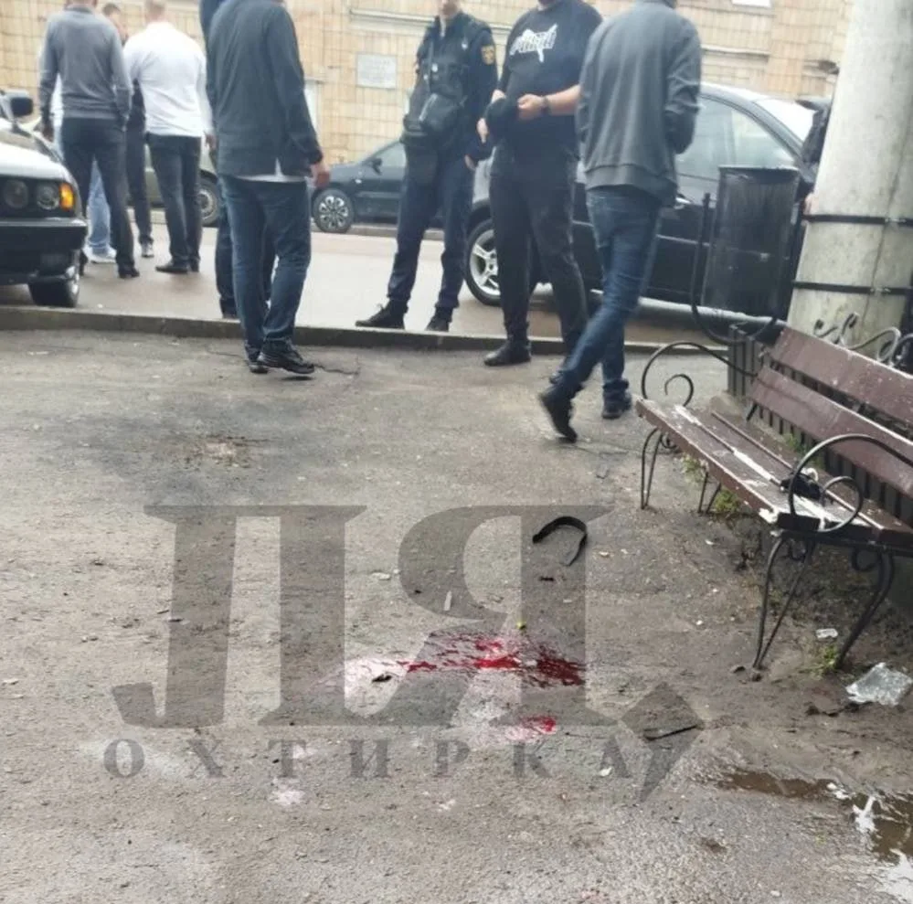 В центре Ахтырки Сумской области неадекват подорвался на гранате В центре Ахтырки Сумской области неадекват подорвался на гранате