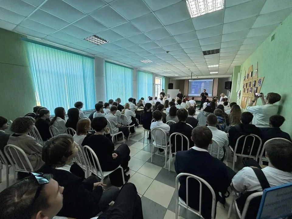 В преддверии летних каникул транспортные полицейские Крымска встретились с учащимися школы поселка Ахтырский В преддверии летних каникул транспортные полицейские Крымска встретились с учащимися школы поселка Ахтырский