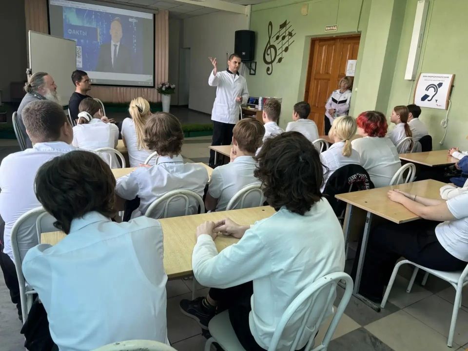 В преддверии летних каникул транспортные полицейские Крымска встретились с учащимися школы поселка Ахтырский В преддверии летних каникул транспортные полицейские Крымска встретились с учащимися школы поселка Ахтырский